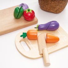 Load image into Gallery viewer, Thaynards - Good Ol&#39; Greens - Wooden Chopping set
