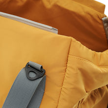 Load image into Gallery viewer, Thaynards - Sunshine Pet Side Carrier Pack